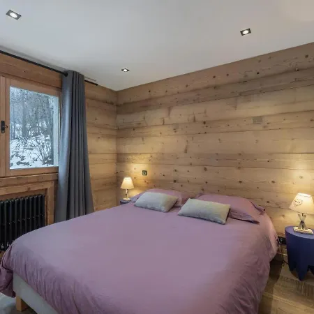 Jeane Proche Du Centre De * מגב