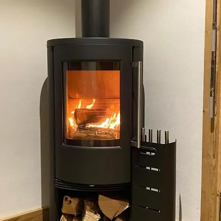 Jeane Proche Du Centre De מגב