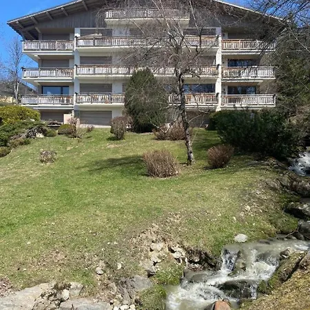 Jeane Proche Du Centre De